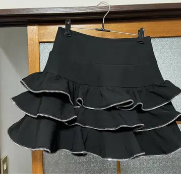 MARS ZIP 프릴 치마바지 블랙