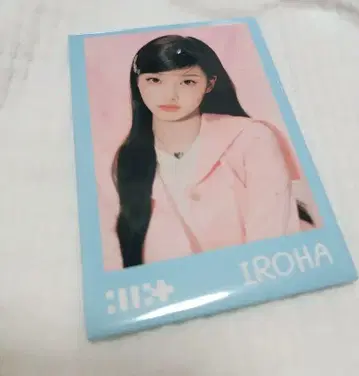 ILLIT GLITTER DAY 이로하 캔뱃지