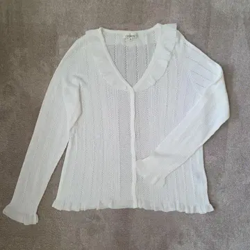 가격 인하 새상품 address 화이트 프릴 니트 가디건