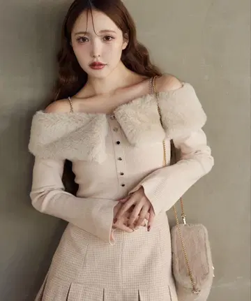 NICE CLAUP 비쥬 인조 모피 니트
