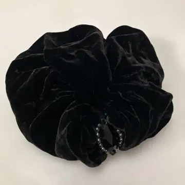 콜레트 마루프 블랙 벨벳 스크런치
