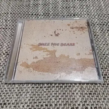 BUZZ THE BEARS / 화이트 빛