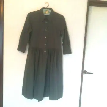 margarethowel 다크 카키 셔츠 원피스 7부 소매