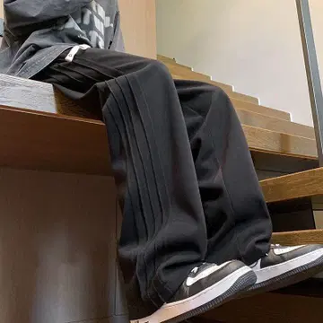 블랙 플리츠 스트릿 팬츠
