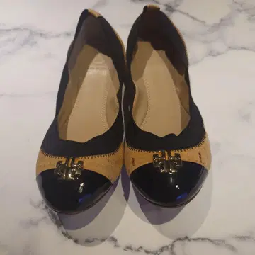 토리 버치 발레 슈즈 베이지 블랙