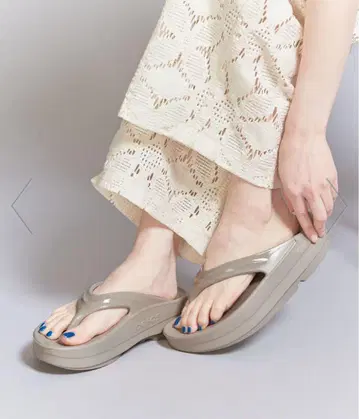 [ OOFOS ] OOmega 샌들 통굽 사이즈 8 ( 25cm )