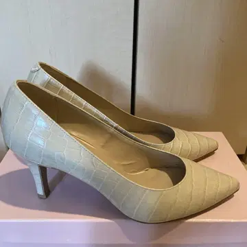 21.5cm DIANA 펌프스 악어 엠보싱 에크루