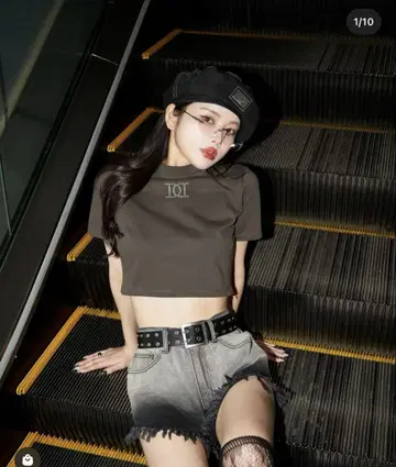 Darich 다리치 스터드 로고 컴팩트 T셔츠