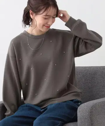 [ S-LL ] 매끈한 비쥬 장식 상의 M 차콜 그레이
