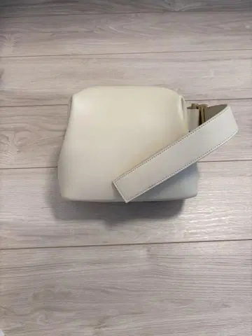 osoi 숄더백