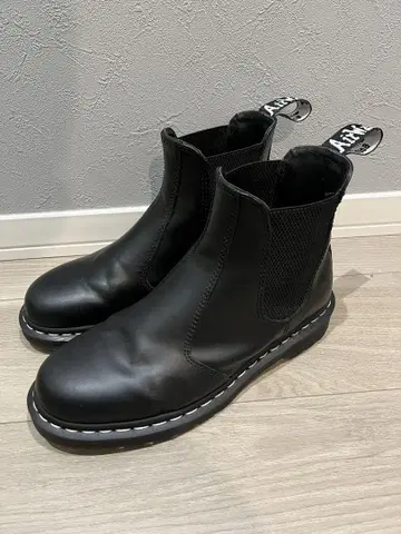 컨디션 최상 닥터마틴 사이드 고어 부츠 화이트 스티치 27cm 상당