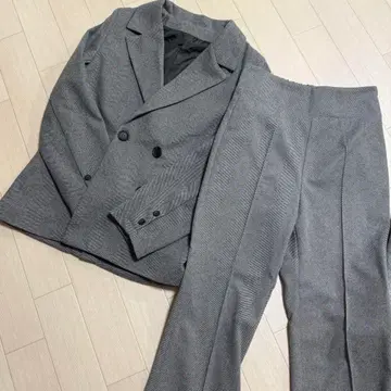 더블 브레스트 자켓과 플레어 팬츠 셋업