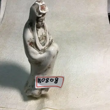 밭에서 나온 부처님이십니다. 왜 여기에 있었는지는 모르겠습니다.