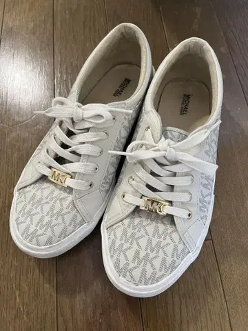 최종 가격! 마이클코어스 스니커즈 24cm