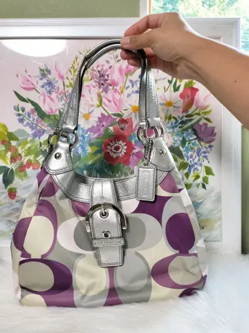 보라색과 그레이 숄더백
