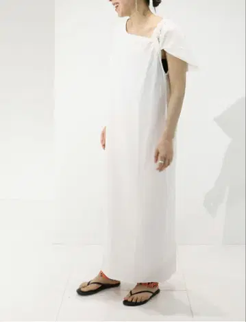 새상품급 즉시 발송 CITY SHOP 시티샵 티셔츠 화이트 원피스