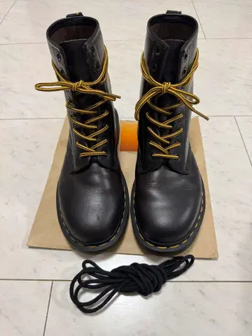 [ 주말 가격 인하 ] 닥터마틴 8홀 브라운