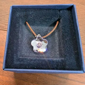 Swarovski 스와로브스키 플라워 모티브 목걸이