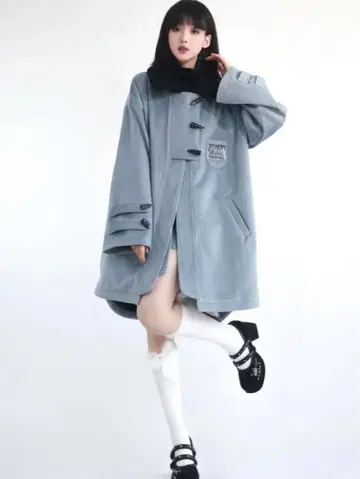 한겨울의 블루 두꺼운 원단 코트에서 온 편지