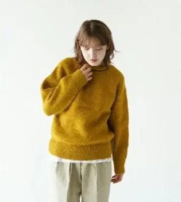 TUTIE. 핸드 니트 하이넥 풀오버