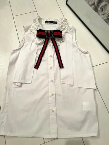 새상품 나르시스 플라워 입체 옷깃 슬리브리스 셔츠 탈착식 옷깃 셀렉샵