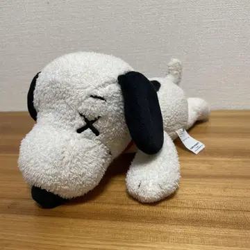 유니클로 kaws 콜라보 스누피 봉제 인형