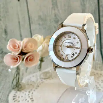 [ 레어 ] Swarovski 스와로브스키 손목시계 옥테아 러버 화이트.
