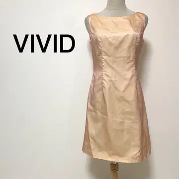 VIVID 핑크 컬러 광택 원단 슬리브리스 드레스