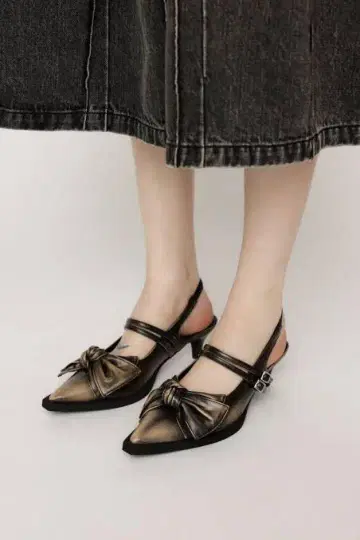 SLY RIBBON DESIGN POINTED 샌들