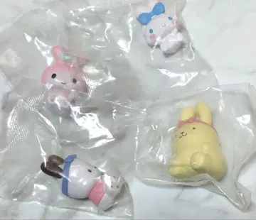산리오 변신 토끼 피규어 4개