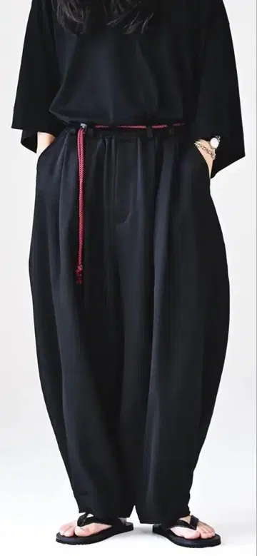 OVIE STUDIO 다크 그레이 슬랙스 팬츠