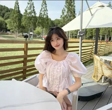 Bibiy. CYNTHIA CROPPED BLOUSE