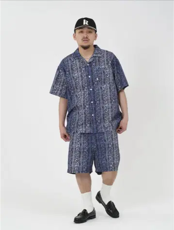 네이비 스네이크 패턴 반팔 셔츠와 숏팬츠 세트