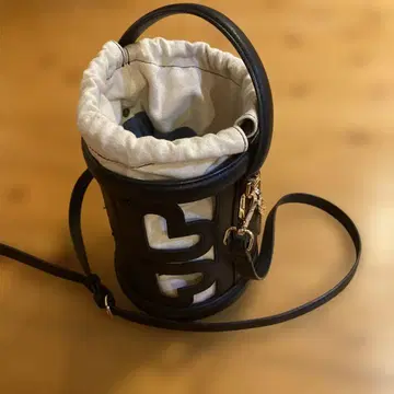 다이애나 하트 모티브 원통형 백