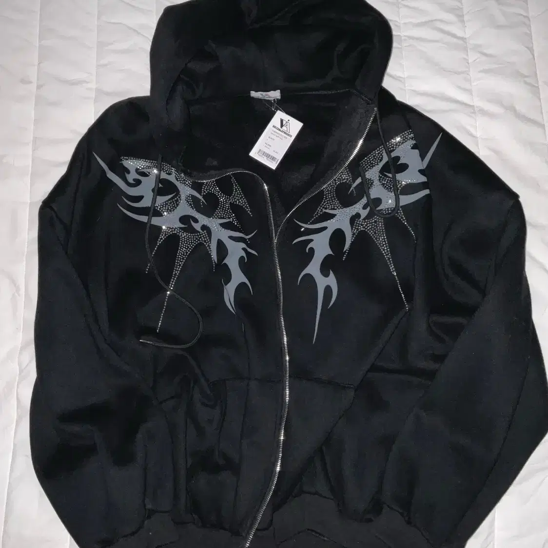 Glowny JORDAN CROP ZIP-UP HOODIE White on Bunjang Global Site.