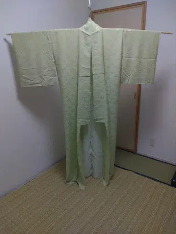연한 녹색 꽃무늬 코몬 기모노
