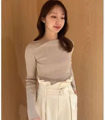 [ 새상품급 ] 턱 데콜테 리브 니트 프레이 아이디