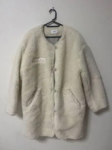 아이보리 플리스 자켓 버튼 포함