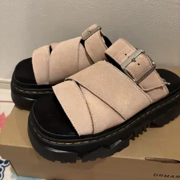 Dr. Martens MATTISON 슬라이드 샌들 핑크