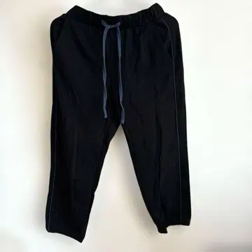 꼼사데모드 블랙 칠부 팬츠 파랑 라인