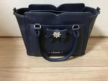 리본 포함 네이비 핸드백