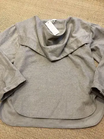 새상품 SEE ALL 그레이 드레이프 넥 긴팔 상의 울 폭스