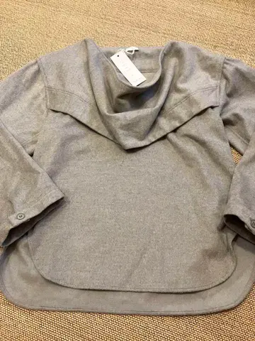 새상품 SEE ALL 그레이 드레이프 넥 긴팔 상의 울 폭스