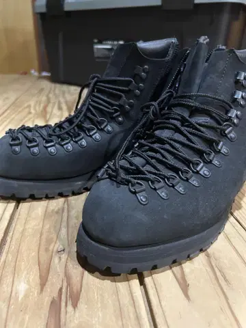 대너 x 화이트 마운티니어링 부츠