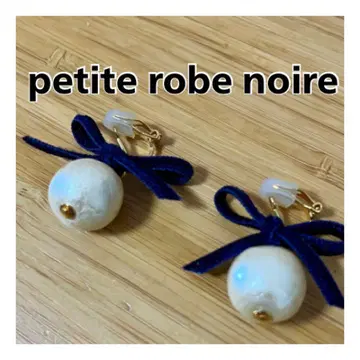 쁘띠 로브 노아르 petite robe noire 리본 귀찌