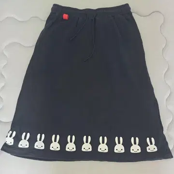 CUNE 토끼 프린트 맨투맨 스커트