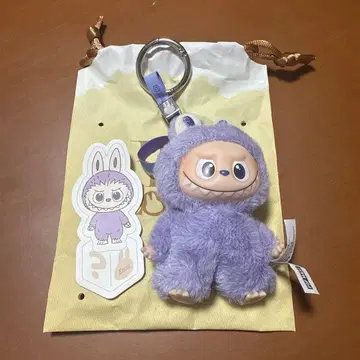 LABUBU PIN FOR LOVE ?