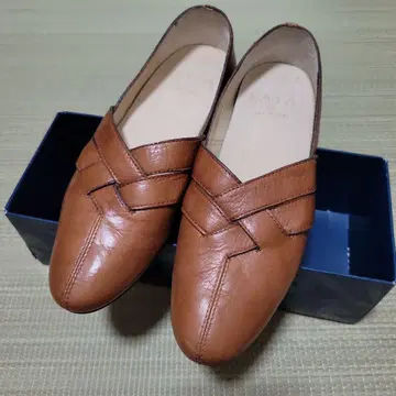 SAYA 베이지 계열 22cm 천연 가죽 슬립온