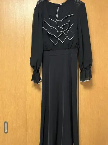 Her lip to dress