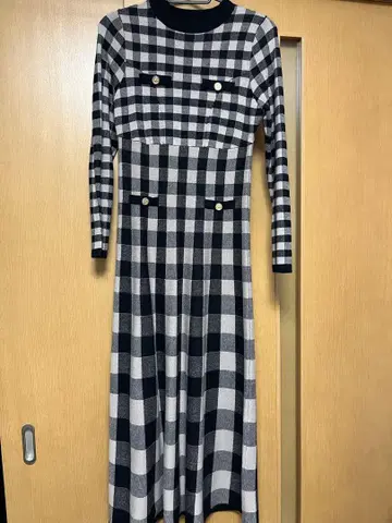 Her lip to dress